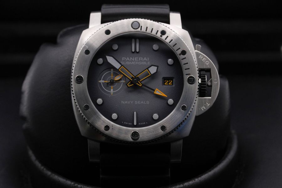 Panerai Submersible PAM01323